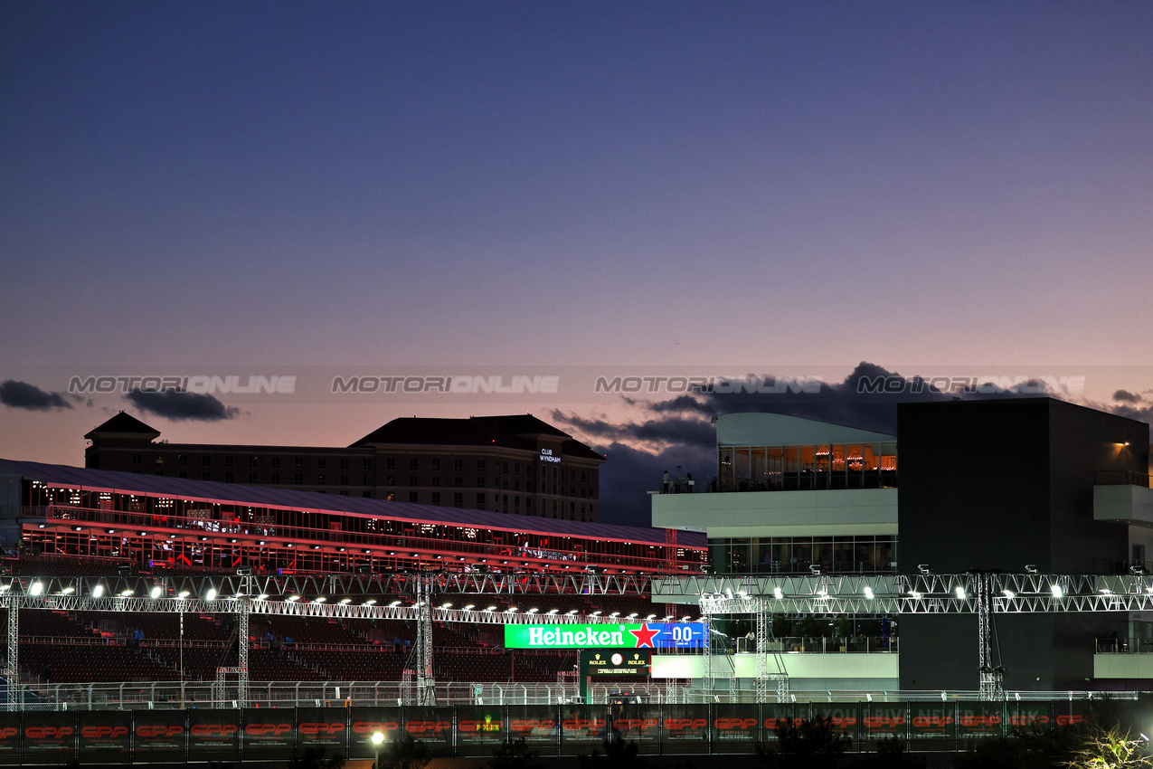 GP LAS VEGAS, Circuit Atmosfera.

23.11.2024. Formula 1 World Championship, Rd 22, Las Vegas Grand Prix, Las Vegas, Nevada, USA, Gara Day.

- www.xpbimages.com, EMail: requests@xpbimages.com © Copyright: Moy / XPB Images