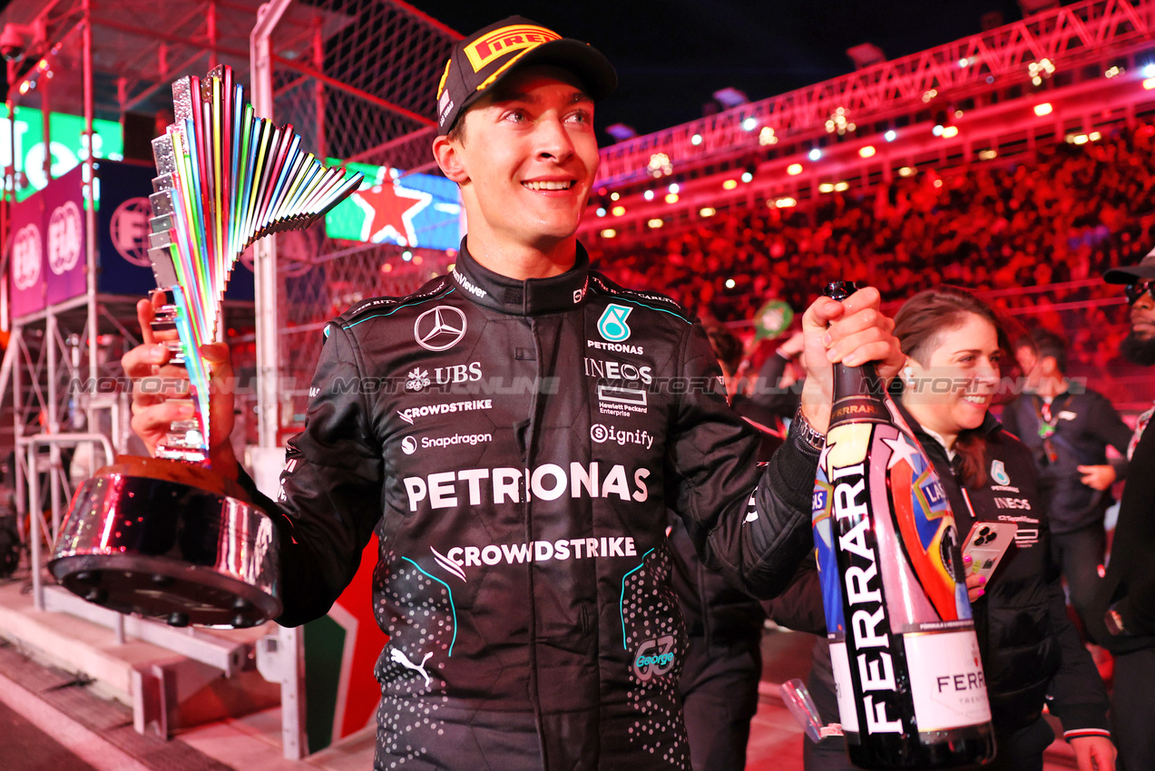 GP LAS VEGAS, Gara winner George Russell (GBR) Mercedes AMG F1 celebrates after the podium.

23.11.2024. Formula 1 World Championship, Rd 22, Las Vegas Grand Prix, Las Vegas, Nevada, USA, Gara Day.

- www.xpbimages.com, EMail: requests@xpbimages.com © Copyright: Batchelor / XPB Images