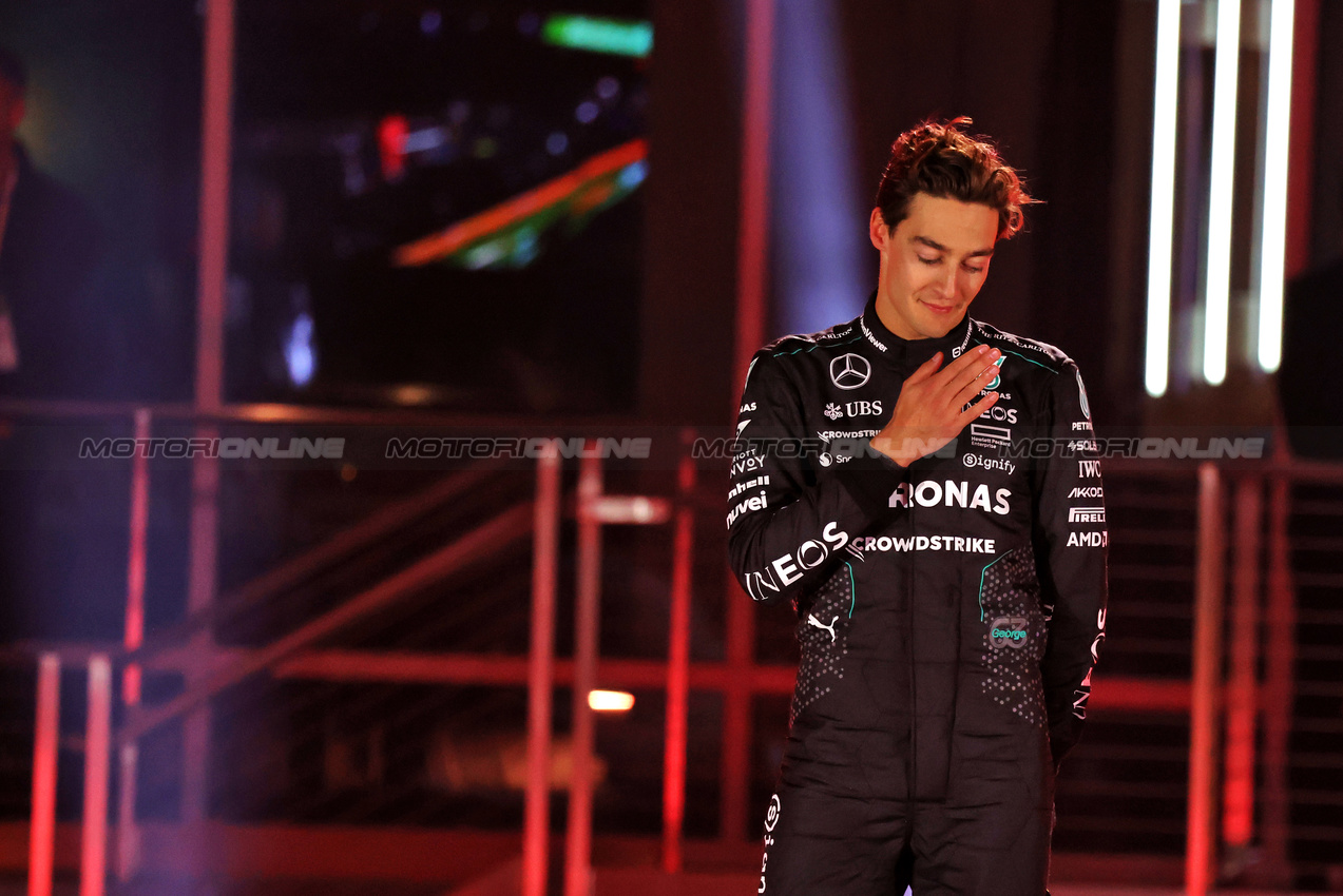 GP LAS VEGAS, Gara winner George Russell (GBR) Mercedes AMG F1 celebrates on the podium.

23.11.2024. Formula 1 World Championship, Rd 22, Las Vegas Grand Prix, Las Vegas, Nevada, USA, Gara Day.

- www.xpbimages.com, EMail: requests@xpbimages.com © Copyright: Moy / XPB Images