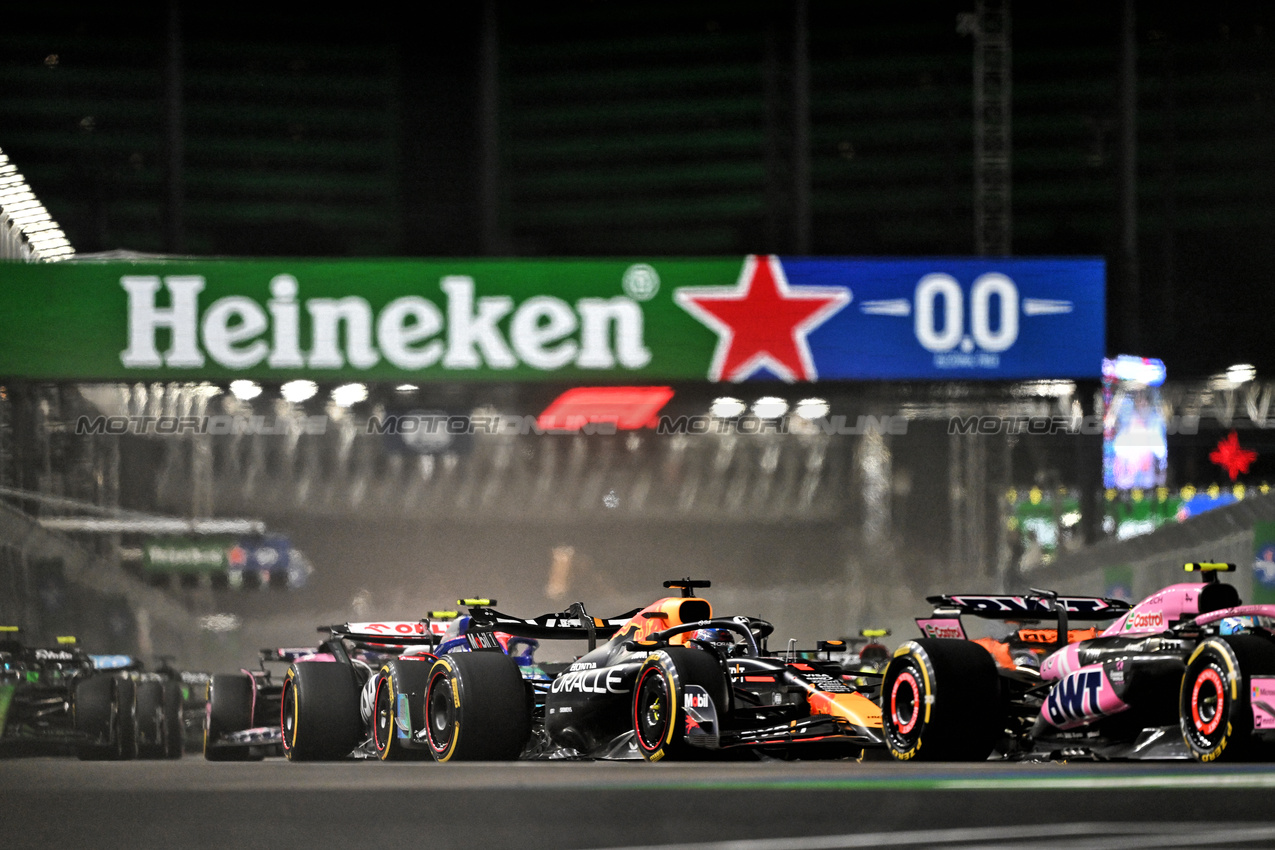 GP LAS VEGAS, Max Verstappen (NLD) Red Bull Racing RB20 at the partenza of the race.

23.11.2024. Formula 1 World Championship, Rd 22, Las Vegas Grand Prix, Las Vegas, Nevada, USA, Gara Day.

- www.xpbimages.com, EMail: requests@xpbimages.com © Copyright: Price / XPB Images