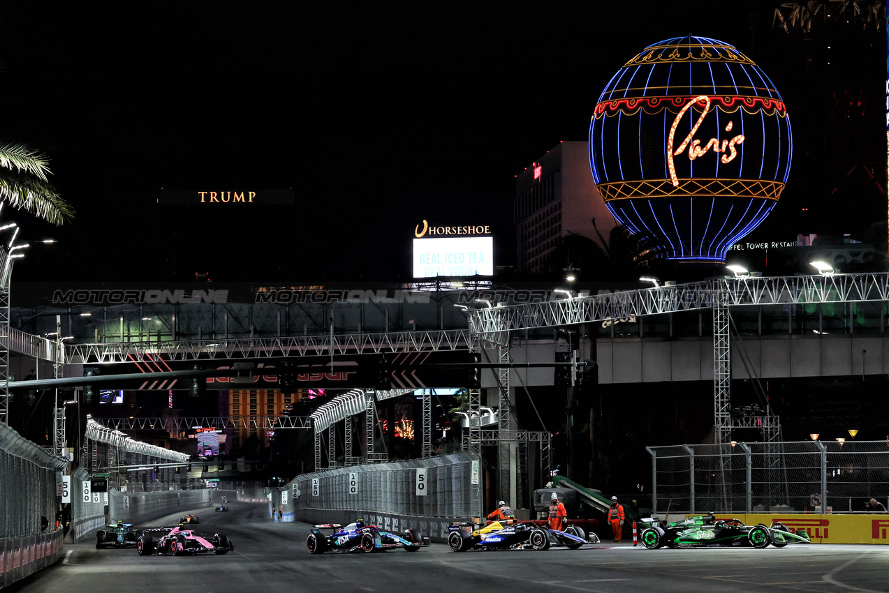 GP LAS VEGAS, Zhou Guanyu (CHN) Sauber C44.

23.11.2024. Formula 1 World Championship, Rd 22, Las Vegas Grand Prix, Las Vegas, Nevada, USA, Gara Day.

- www.xpbimages.com, EMail: requests@xpbimages.com © Copyright: Moy / XPB Images