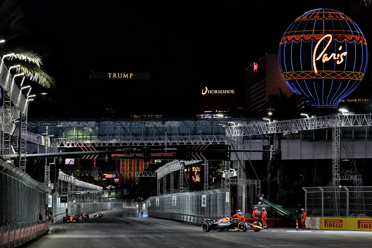GP LAS VEGAS, Max Verstappen (NLD) Red Bull Racing RB20.

23.11.2024. Formula 1 World Championship, Rd 22, Las Vegas Grand Prix, Las Vegas, Nevada, USA, Gara Day.

- www.xpbimages.com, EMail: requests@xpbimages.com © Copyright: Moy / XPB Images