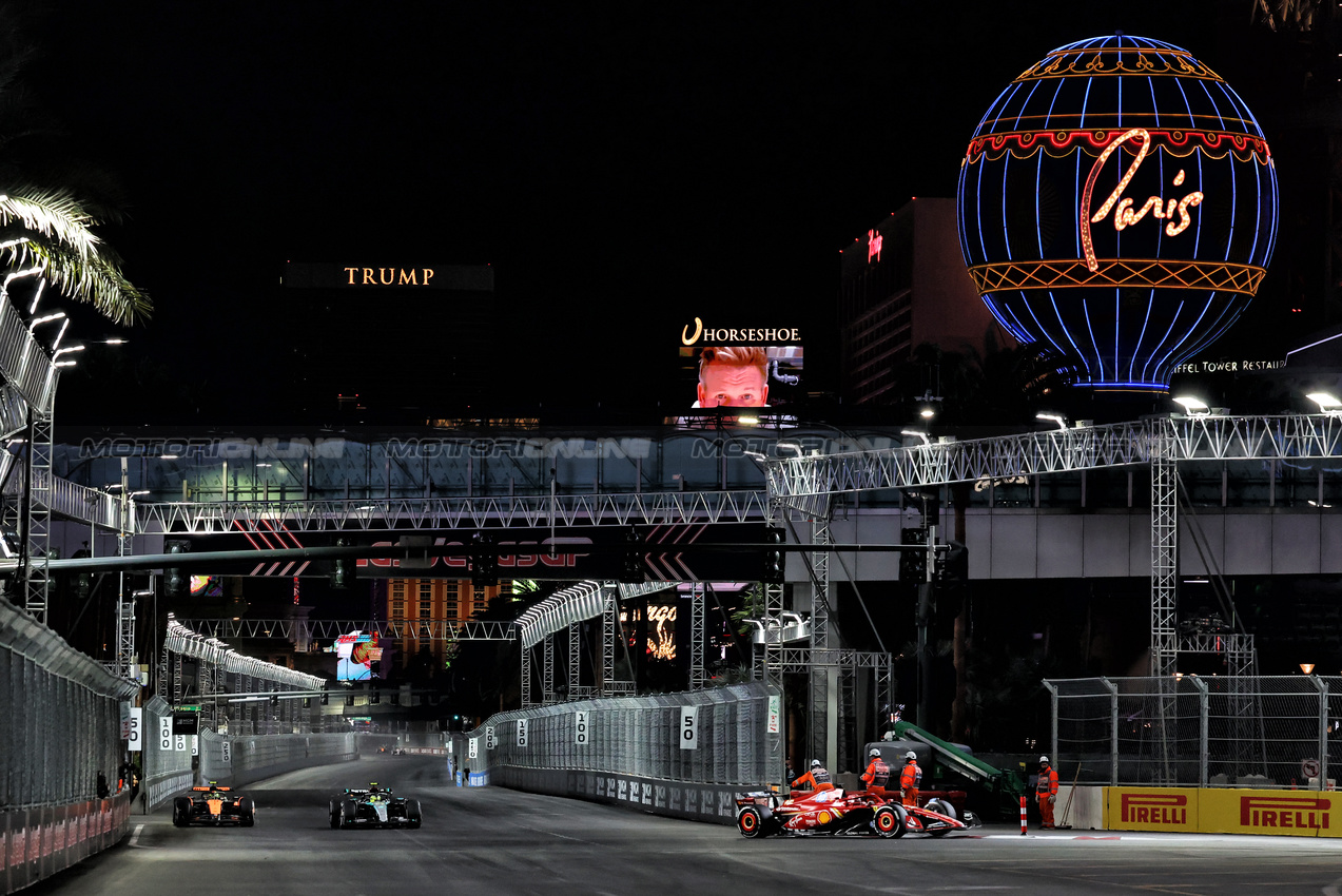 GP LAS VEGAS, Charles Leclerc (MON) Ferrari SF-24.

23.11.2024. Formula 1 World Championship, Rd 22, Las Vegas Grand Prix, Las Vegas, Nevada, USA, Gara Day.

- www.xpbimages.com, EMail: requests@xpbimages.com © Copyright: Moy / XPB Images