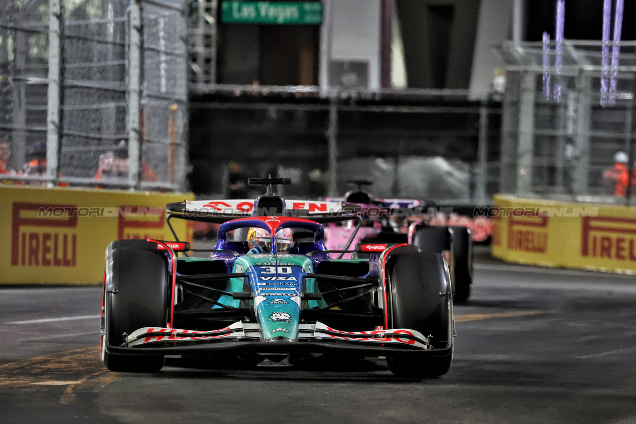 GP LAS VEGAS, Liam Lawson (NZL) RB VCARB 01.

23.11.2024. Formula 1 World Championship, Rd 22, Las Vegas Grand Prix, Las Vegas, Nevada, USA, Gara Day.

- www.xpbimages.com, EMail: requests@xpbimages.com © Copyright: Moy / XPB Images