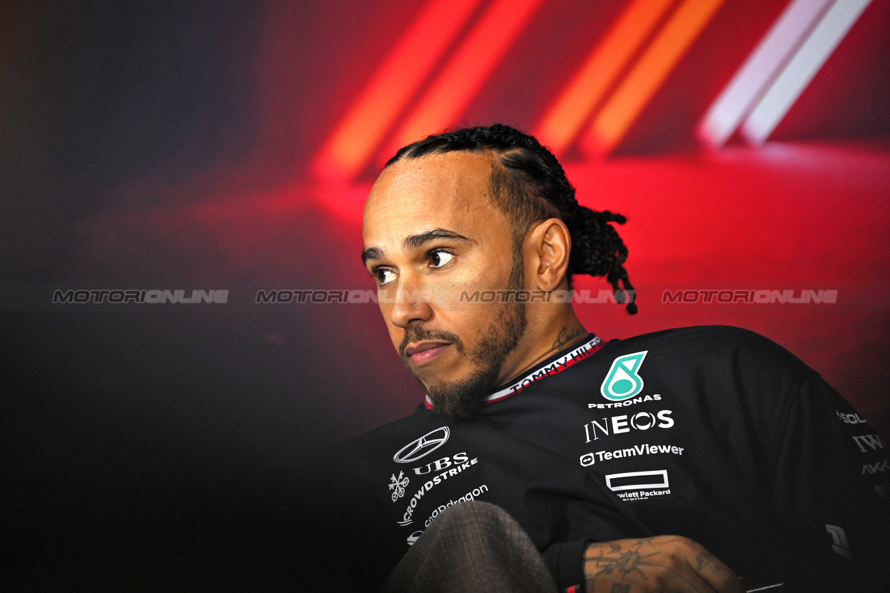 GP LAS VEGAS, Lewis Hamilton (GBR) Mercedes AMG F1 in the post race FIA Press Conference.

23.11.2024. Formula 1 World Championship, Rd 22, Las Vegas Grand Prix, Las Vegas, Nevada, USA, Gara Day.

- www.xpbimages.com, EMail: requests@xpbimages.com © Copyright: Price / XPB Images