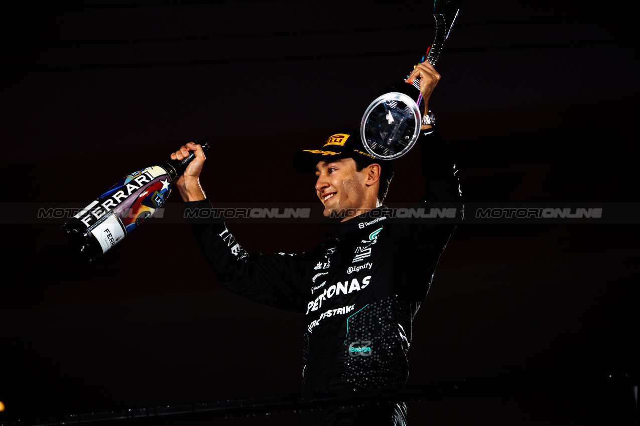 GP LAS VEGAS, Gara winner George Russell (GBR) Mercedes AMG F1 celebrates on the podium.

23.11.2024. Formula 1 World Championship, Rd 22, Las Vegas Grand Prix, Las Vegas, Nevada, USA, Gara Day.

- www.xpbimages.com, EMail: requests@xpbimages.com © Copyright: Bearne / XPB Images