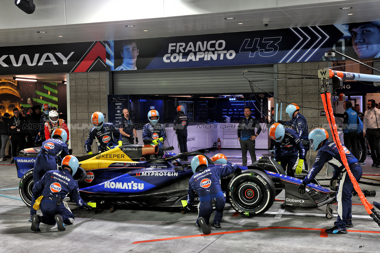 GP LAS VEGAS, Alexander Albon (THA) Williams Racing FW46 retired from the race.

23.11.2024. Formula 1 World Championship, Rd 22, Las Vegas Grand Prix, Las Vegas, Nevada, USA, Gara Day.

- www.xpbimages.com, EMail: requests@xpbimages.com © Copyright: Batchelor / XPB Images