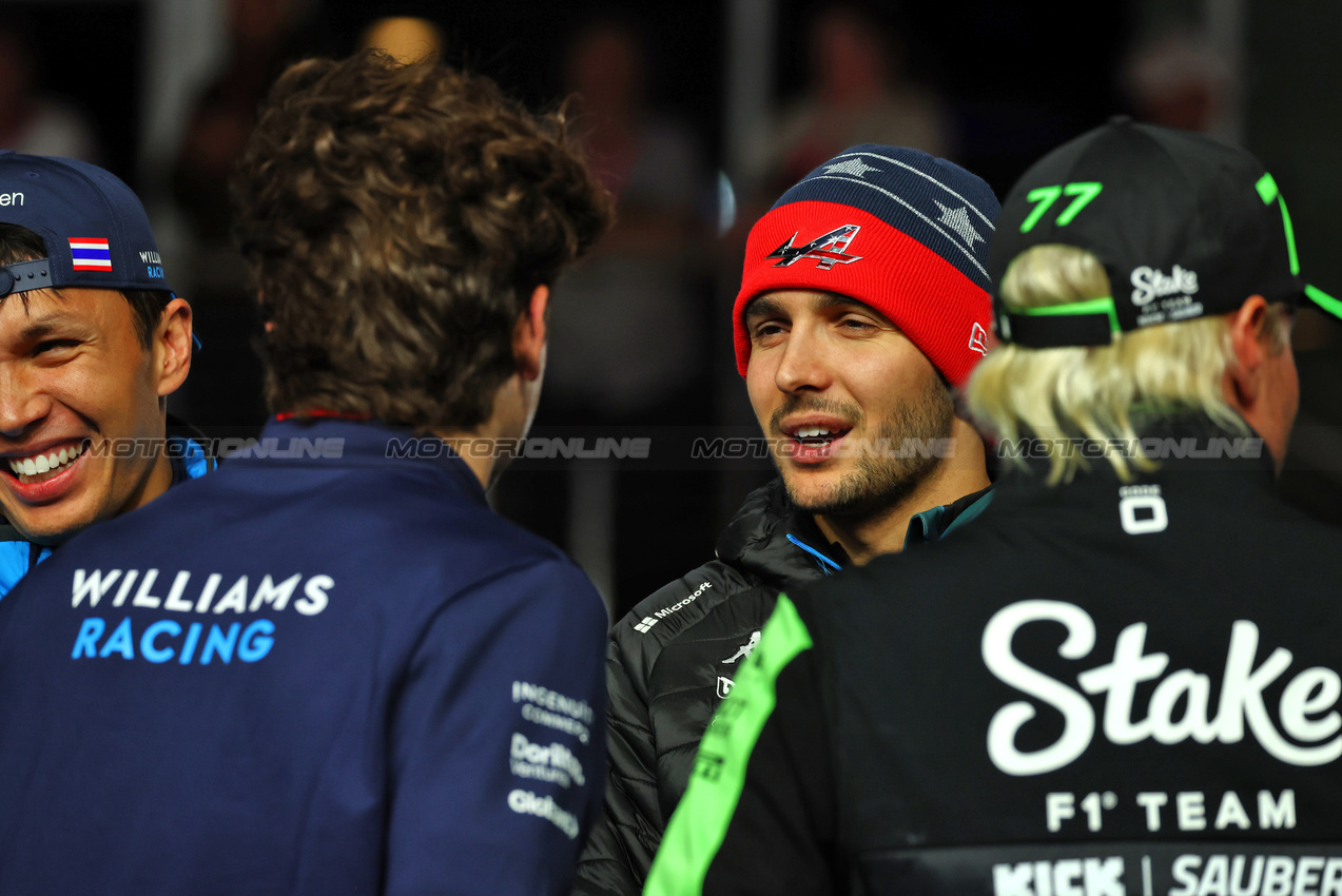 GP LAS VEGAS, Esteban Ocon (FRA) Alpine F1 Team on the drivers' parade.

23.11.2024. Formula 1 World Championship, Rd 22, Las Vegas Grand Prix, Las Vegas, Nevada, USA, Gara Day.

 - www.xpbimages.com, EMail: requests@xpbimages.com © Copyright: Coates / XPB Images