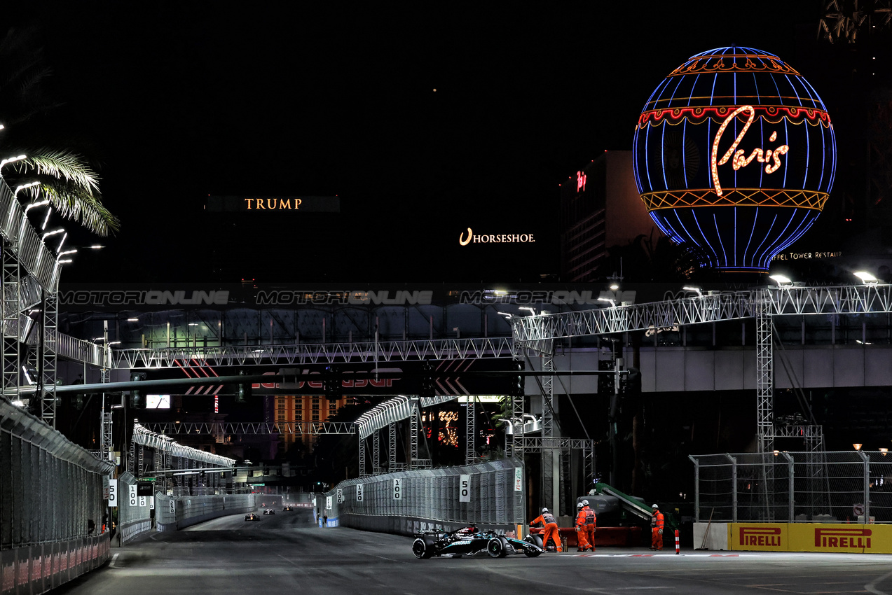 GP LAS VEGAS, George Russell (GBR) Mercedes AMG F1 W15.

23.11.2024. Formula 1 World Championship, Rd 22, Las Vegas Grand Prix, Las Vegas, Nevada, USA, Gara Day.

- www.xpbimages.com, EMail: requests@xpbimages.com © Copyright: Moy / XPB Images