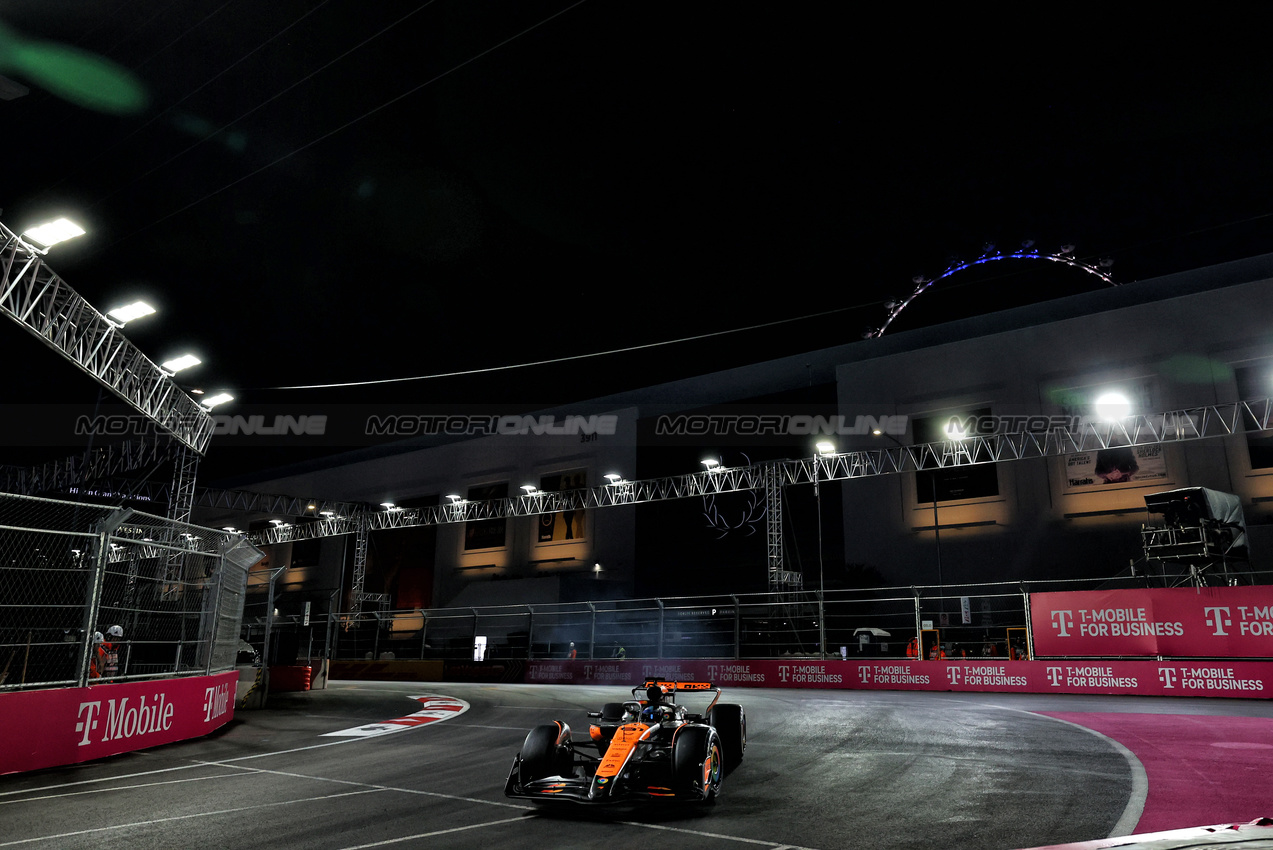 GP LAS VEGAS, Oscar Piastri (AUS) McLaren MCL38.

23.11.2024. Formula 1 World Championship, Rd 22, Las Vegas Grand Prix, Las Vegas, Nevada, USA, Gara Day.

 - www.xpbimages.com, EMail: requests@xpbimages.com © Copyright: Coates / XPB Images