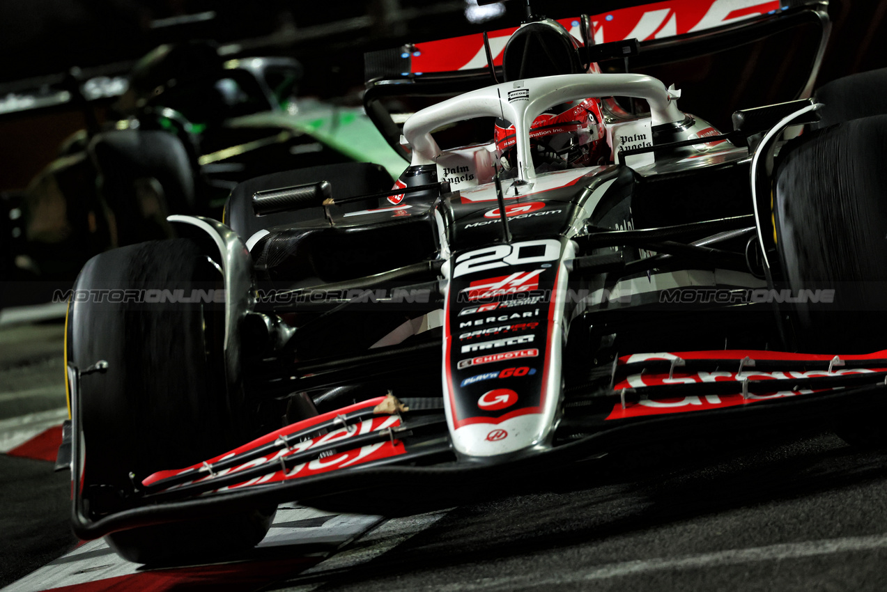 GP LAS VEGAS, Kevin Magnussen (DEN) Haas VF-24.

23.11.2024. Formula 1 World Championship, Rd 22, Las Vegas Grand Prix, Las Vegas, Nevada, USA, Gara Day.

 - www.xpbimages.com, EMail: requests@xpbimages.com © Copyright: Coates / XPB Images