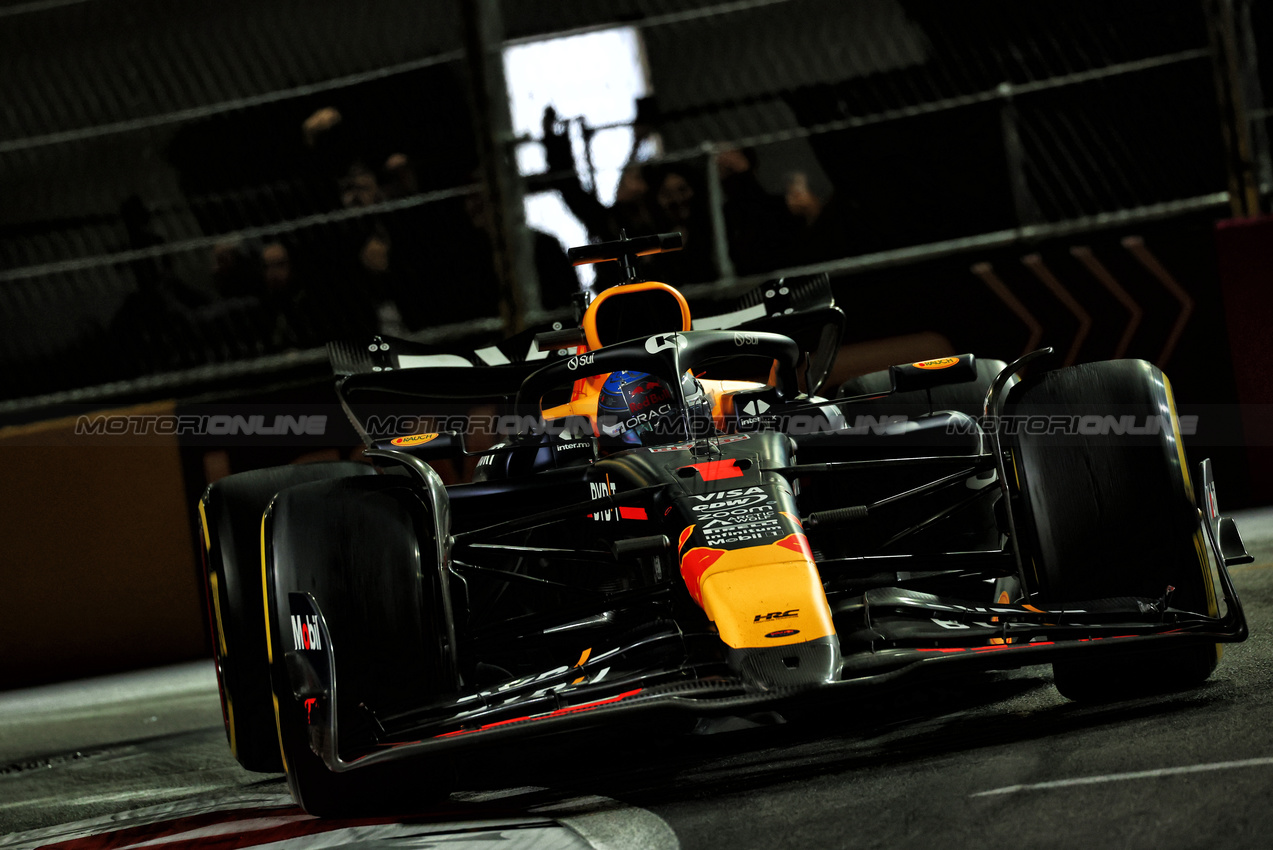 GP LAS VEGAS, Max Verstappen (NLD) Red Bull Racing RB20.

23.11.2024. Formula 1 World Championship, Rd 22, Las Vegas Grand Prix, Las Vegas, Nevada, USA, Gara Day.

 - www.xpbimages.com, EMail: requests@xpbimages.com © Copyright: Coates / XPB Images