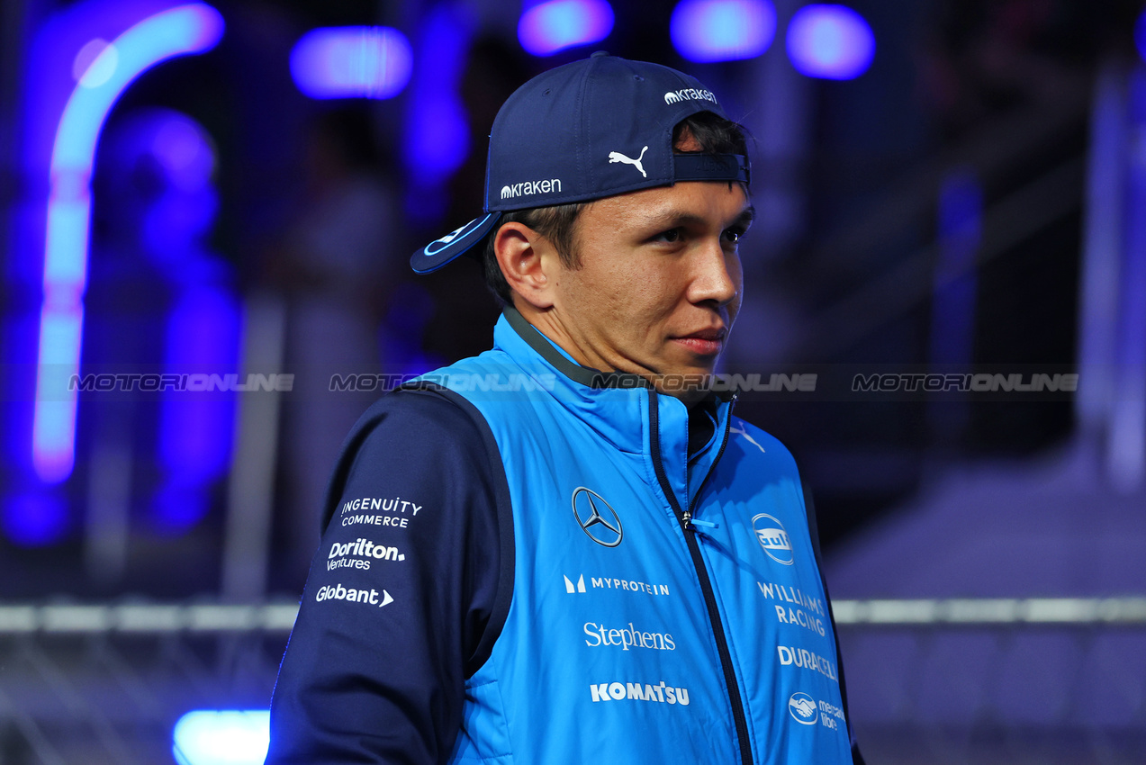GP LAS VEGAS, Alexander Albon (THA) Williams Racing on the drivers' parade.

23.11.2024. Formula 1 World Championship, Rd 22, Las Vegas Grand Prix, Las Vegas, Nevada, USA, Gara Day.

 - www.xpbimages.com, EMail: requests@xpbimages.com © Copyright: Coates / XPB Images