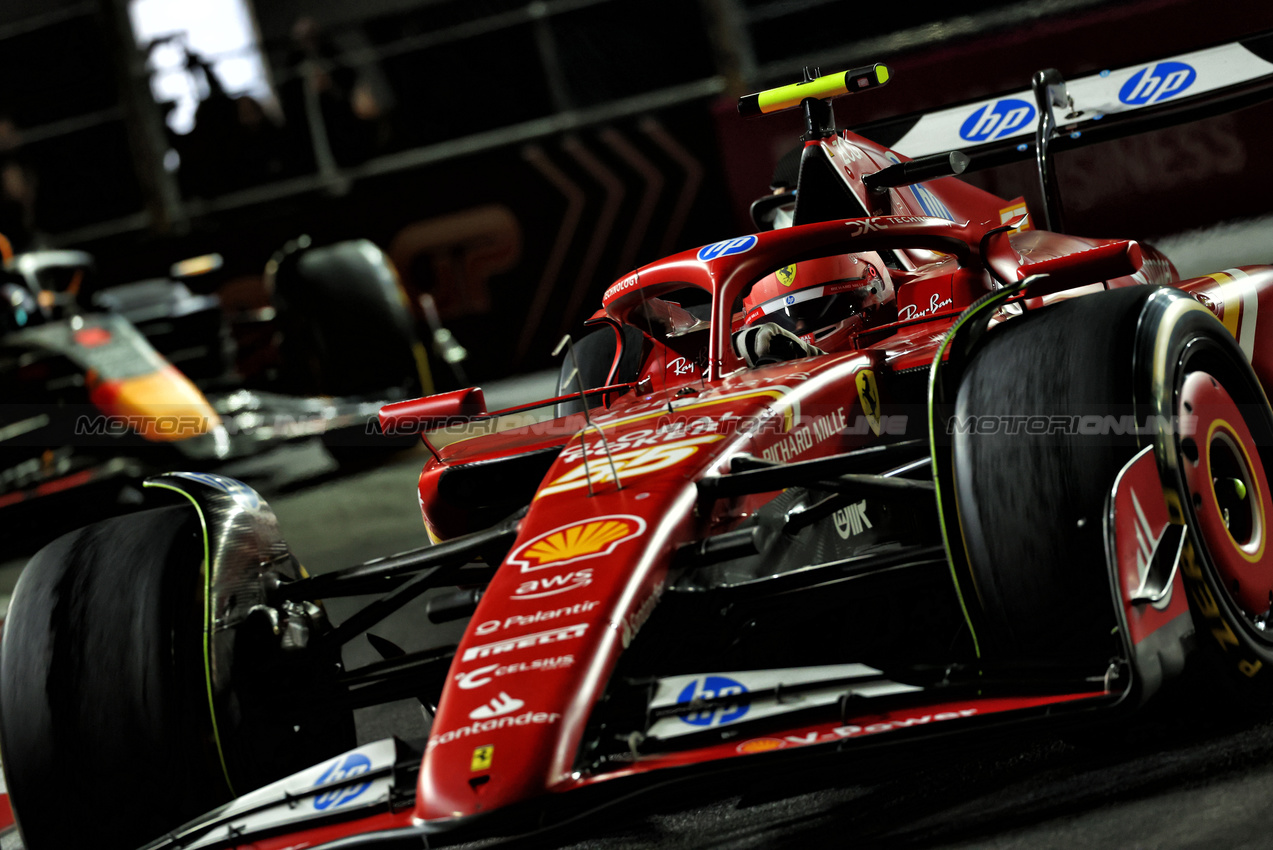 GP LAS VEGAS, Carlos Sainz Jr (ESP) Ferrari SF-24.

23.11.2024. Formula 1 World Championship, Rd 22, Las Vegas Grand Prix, Las Vegas, Nevada, USA, Gara Day.

 - www.xpbimages.com, EMail: requests@xpbimages.com © Copyright: Coates / XPB Images