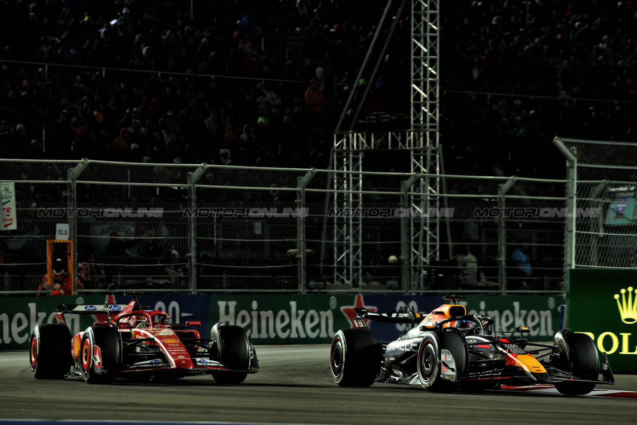 GP LAS VEGAS, Max Verstappen (NLD) Red Bull Racing RB20.

23.11.2024. Formula 1 World Championship, Rd 22, Las Vegas Grand Prix, Las Vegas, Nevada, USA, Gara Day.

 - www.xpbimages.com, EMail: requests@xpbimages.com © Copyright: Coates / XPB Images