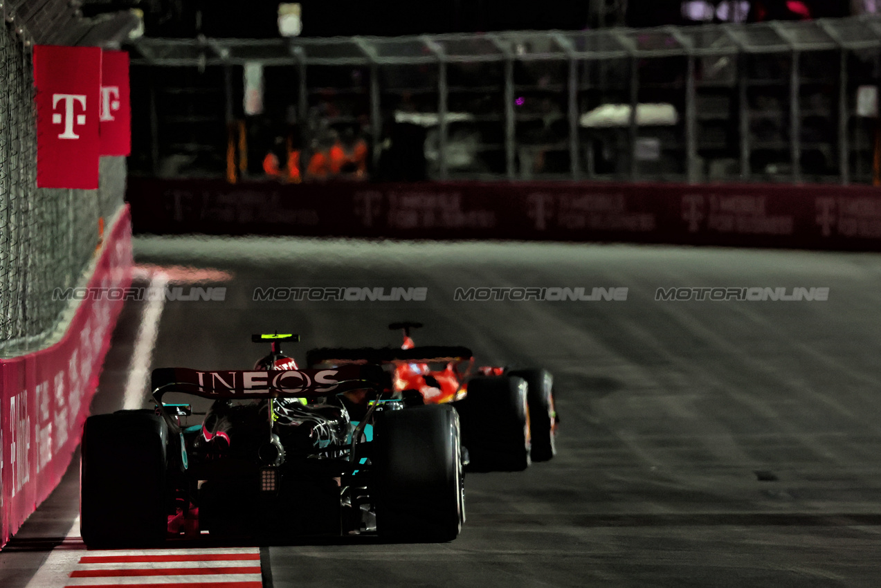 GP LAS VEGAS, Lewis Hamilton (GBR) Mercedes AMG F1 W15.

23.11.2024. Formula 1 World Championship, Rd 22, Las Vegas Grand Prix, Las Vegas, Nevada, USA, Gara Day.

 - www.xpbimages.com, EMail: requests@xpbimages.com © Copyright: Coates / XPB Images