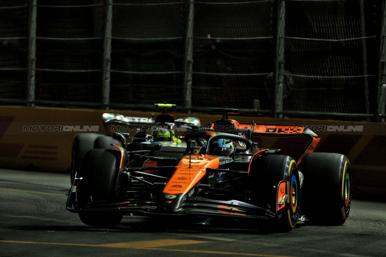 GP LAS VEGAS, Oscar Piastri (AUS) McLaren MCL38.

23.11.2024. Formula 1 World Championship, Rd 22, Las Vegas Grand Prix, Las Vegas, Nevada, USA, Gara Day.

 - www.xpbimages.com, EMail: requests@xpbimages.com © Copyright: Coates / XPB Images