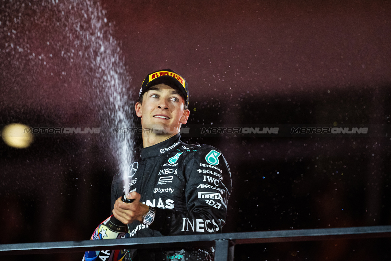 GP LAS VEGAS, Gara winner George Russell (GBR) Mercedes AMG F1 celebrates on the podium.

23.11.2024. Formula 1 World Championship, Rd 22, Las Vegas Grand Prix, Las Vegas, Nevada, USA, Gara Day.

- www.xpbimages.com, EMail: requests@xpbimages.com © Copyright: Price / XPB Images
