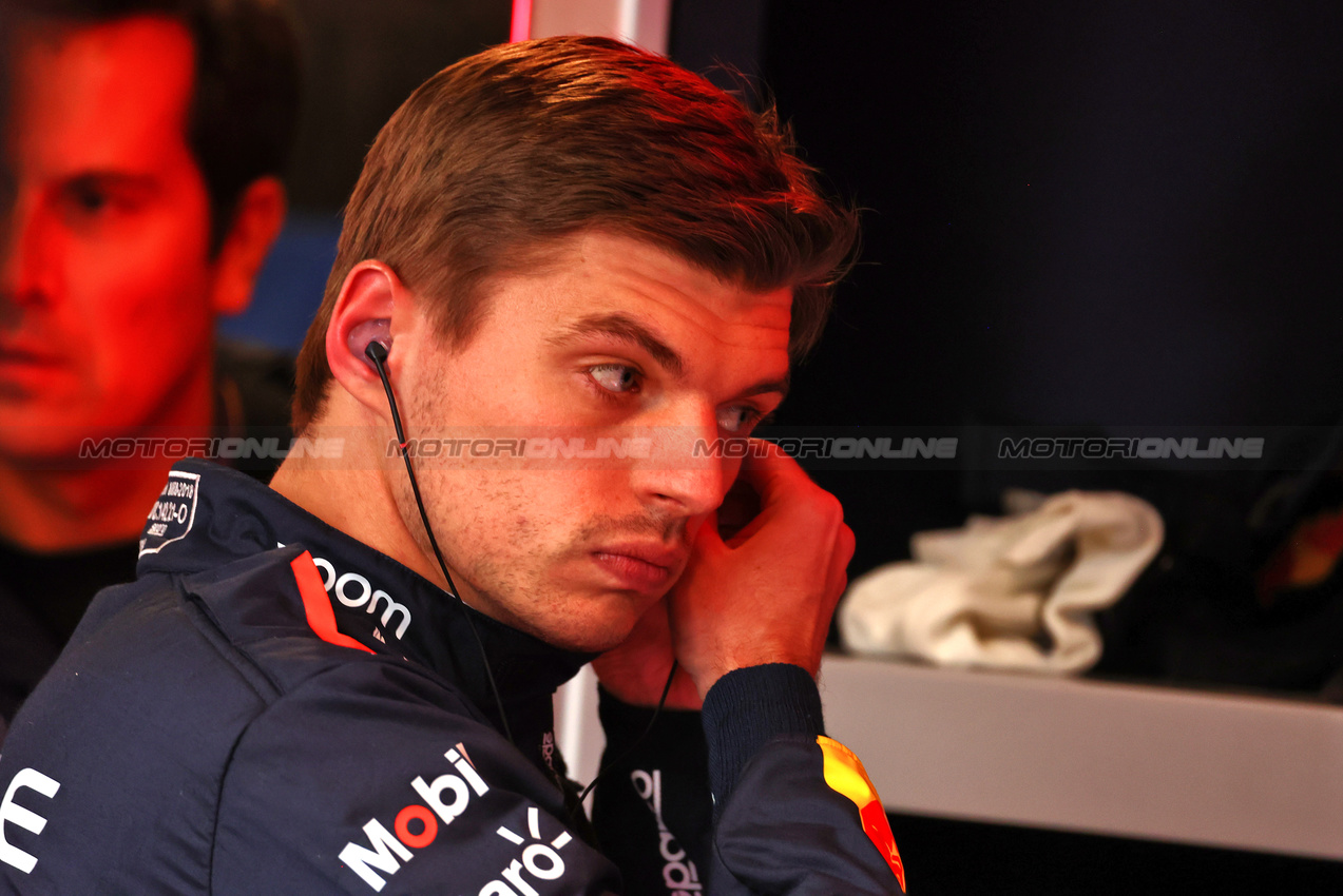 GP LAS VEGAS, Max Verstappen (NLD) Red Bull Racing.

23.11.2024. Formula 1 World Championship, Rd 22, Las Vegas Grand Prix, Las Vegas, Nevada, USA, Gara Day.

 - www.xpbimages.com, EMail: requests@xpbimages.com © Copyright: Coates / XPB Images