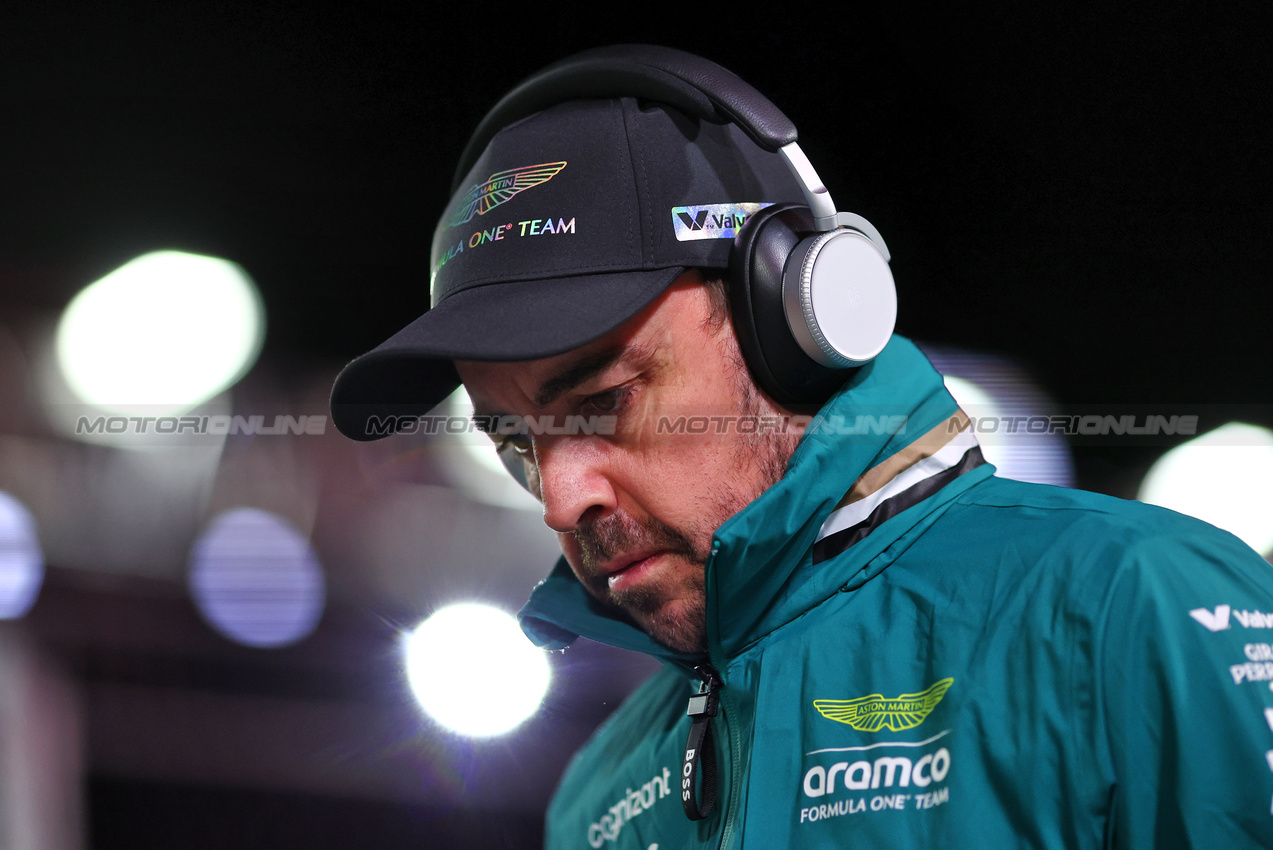 GP LAS VEGAS, Fernando Alonso (ESP) Aston Martin F1 Team on the grid.

23.11.2024. Formula 1 World Championship, Rd 22, Las Vegas Grand Prix, Las Vegas, Nevada, USA, Gara Day.

- www.xpbimages.com, EMail: requests@xpbimages.com © Copyright: Charniaux / XPB Images