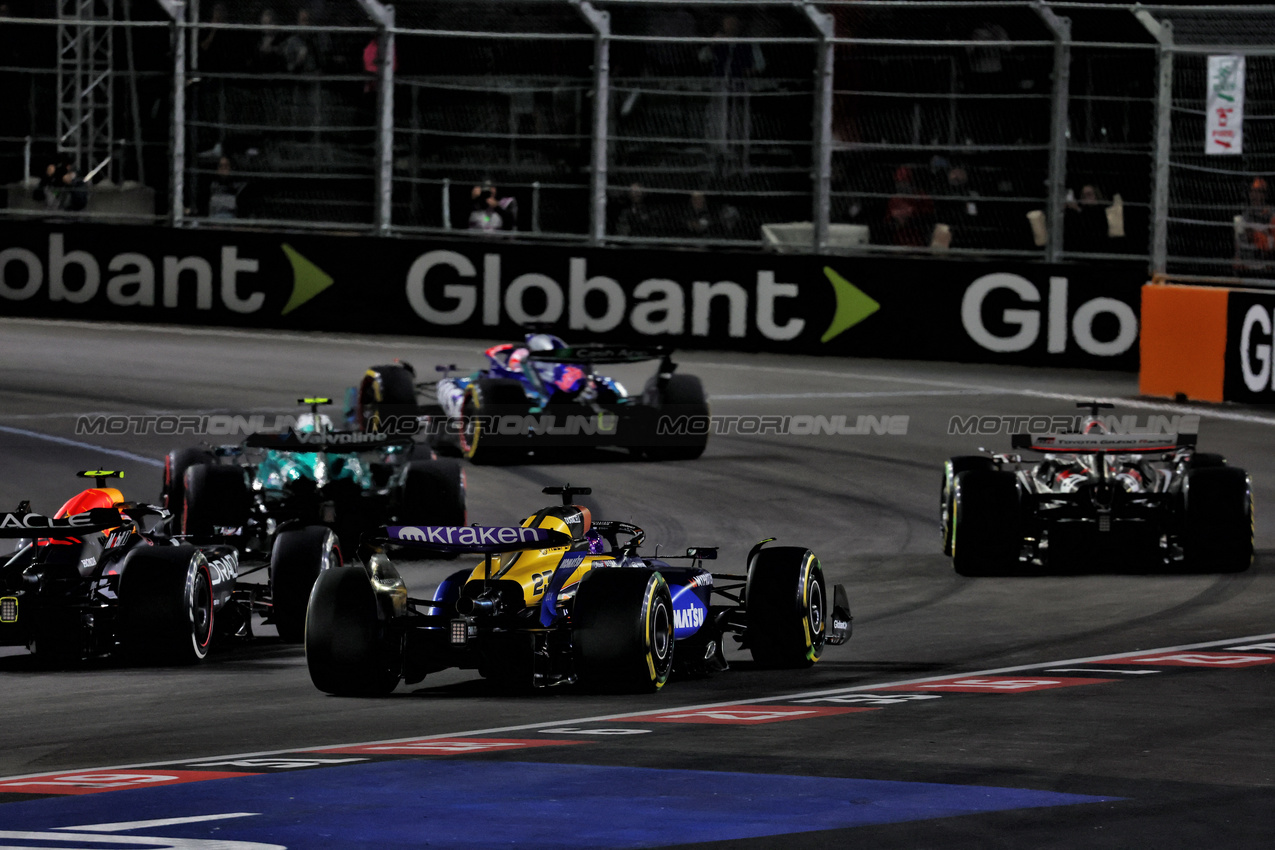 GP LAS VEGAS, Alexander Albon (THA) Williams Racing FW46 at the partenza of the race.

23.11.2024. Formula 1 World Championship, Rd 22, Las Vegas Grand Prix, Las Vegas, Nevada, USA, Gara Day.

- www.xpbimages.com, EMail: requests@xpbimages.com © Copyright: Batchelor / XPB Images