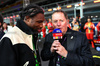 GP LAS VEGAS, (L to R): Noah Lyles (USA) Athlete with Martin Brundle (GBR) Sky Sports F1 Commentator on the grid.

23.11.2024. Formula 1 World Championship, Rd 22, Las Vegas Grand Prix, Las Vegas, Nevada, USA, Gara Day.

- www.xpbimages.com, EMail: requests@xpbimages.com © Copyright: Batchelor / XPB Images