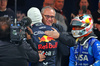 GP LAS VEGAS, (L to R): Stefano Domenicali (ITA) Formula One President e CEO congratulates World Champion Max Verstappen (NLD) Red Bull Racing in parc ferme.

23.11.2024. Formula 1 World Championship, Rd 22, Las Vegas Grand Prix, Las Vegas, Nevada, USA, Gara Day.

- www.xpbimages.com, EMail: requests@xpbimages.com © Copyright: Batchelor / XPB Images