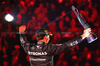 GP LAS VEGAS, Gara winner George Russell (GBR) Mercedes AMG F1 celebrates on the podium.

23.11.2024. Formula 1 World Championship, Rd 22, Las Vegas Grand Prix, Las Vegas, Nevada, USA, Gara Day.

- www.xpbimages.com, EMail: requests@xpbimages.com © Copyright: Charniaux / XPB Images