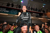 GP LAS VEGAS, Gara winner George Russell (GBR) Mercedes AMG F1 celebrates with the team.

23.11.2024. Formula 1 World Championship, Rd 22, Las Vegas Grand Prix, Las Vegas, Nevada, USA, Gara Day.

- www.xpbimages.com, EMail: requests@xpbimages.com © Copyright: Moy / XPB Images