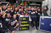 GP LAS VEGAS, Max Verstappen (NLD) Red Bull Racing celebrates his fourth World Champion with Dr Helmut Marko (AUT) Red Bull Motorsport Consultant; Christian Horner (GBR) Red Bull Racing Team Principal; e the team.

23.11.2024. Formula 1 World Championship, Rd 22, Las Vegas Grand Prix, Las Vegas, Nevada, USA, Gara Day.

- www.xpbimages.com, EMail: requests@xpbimages.com © Copyright: Moy / XPB Images