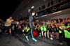 GP LAS VEGAS, Gara winner George Russell (GBR) Mercedes AMG F1 celebrates with second placed Lewis Hamilton (GBR) Mercedes AMG F1 e the team.

23.11.2024. Formula 1 World Championship, Rd 22, Las Vegas Grand Prix, Las Vegas, Nevada, USA, Gara Day.

- www.xpbimages.com, EMail: requests@xpbimages.com © Copyright: Moy / XPB Images