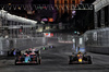 GP LAS VEGAS, Sergio Perez (MEX) Red Bull Racing RB20 e Liam Lawson (NZL) RB VCARB 01 battle for position.

23.11.2024. Formula 1 World Championship, Rd 22, Las Vegas Grand Prix, Las Vegas, Nevada, USA, Gara Day.

- www.xpbimages.com, EMail: requests@xpbimages.com © Copyright: Moy / XPB Images