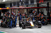 GP LAS VEGAS, Max Verstappen (NLD) Red Bull Racing RB20 makes a pit stop.

23.11.2024. Formula 1 World Championship, Rd 22, Las Vegas Grand Prix, Las Vegas, Nevada, USA, Gara Day.

- www.xpbimages.com, EMail: requests@xpbimages.com © Copyright: Batchelor / XPB Images