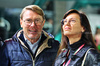 GP LAS VEGAS, Mika Hakkinen (FIN) with sua moglie Marketa Hakkinen (CZE).

23.11.2024. Formula 1 World Championship, Rd 22, Las Vegas Grand Prix, Las Vegas, Nevada, USA, Gara Day.

- www.xpbimages.com, EMail: requests@xpbimages.com © Copyright: Batchelor / XPB Images