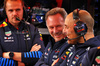 GP LAS VEGAS, (L to R): Christian Horner (GBR) Red Bull Racing Team Principal with Gianpiero Lambiase (ITA) Red Bull Racing Engineer.

23.11.2024. Formula 1 World Championship, Rd 22, Las Vegas Grand Prix, Las Vegas, Nevada, USA, Gara Day.

 - www.xpbimages.com, EMail: requests@xpbimages.com © Copyright: Coates / XPB Images