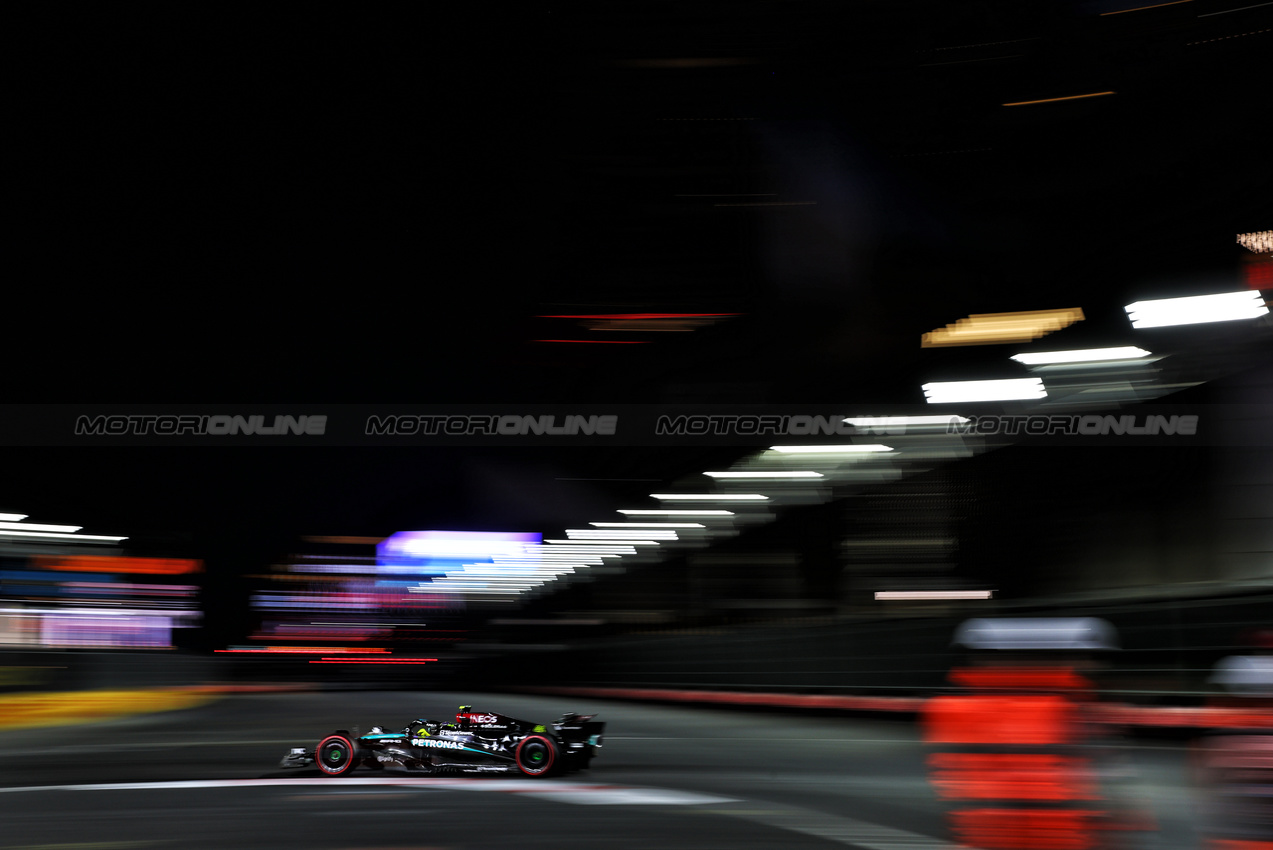 GP LAS VEGAS, Lewis Hamilton (GBR) Mercedes AMG F1 W15.

22.11.2024. Formula 1 World Championship, Rd 22, Las Vegas Grand Prix, Las Vegas, Nevada, USA, Qualifiche Day.

- www.xpbimages.com, EMail: requests@xpbimages.com © Copyright: Charniaux / XPB Images