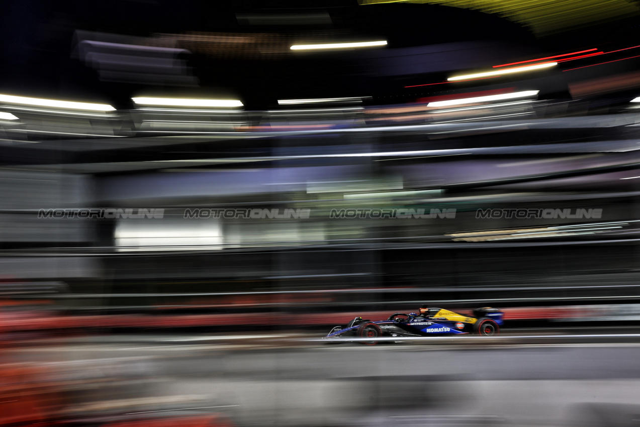 GP LAS VEGAS, Alexander Albon (THA) Williams Racing FW46.

22.11.2024. Formula 1 World Championship, Rd 22, Las Vegas Grand Prix, Las Vegas, Nevada, USA, Qualifiche Day.

- www.xpbimages.com, EMail: requests@xpbimages.com © Copyright: Charniaux / XPB Images