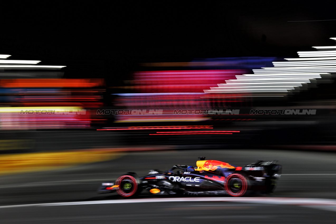 GP LAS VEGAS, Max Verstappen (NLD) Red Bull Racing RB20.

22.11.2024. Formula 1 World Championship, Rd 22, Las Vegas Grand Prix, Las Vegas, Nevada, USA, Qualifiche Day.

- www.xpbimages.com, EMail: requests@xpbimages.com © Copyright: Charniaux / XPB Images