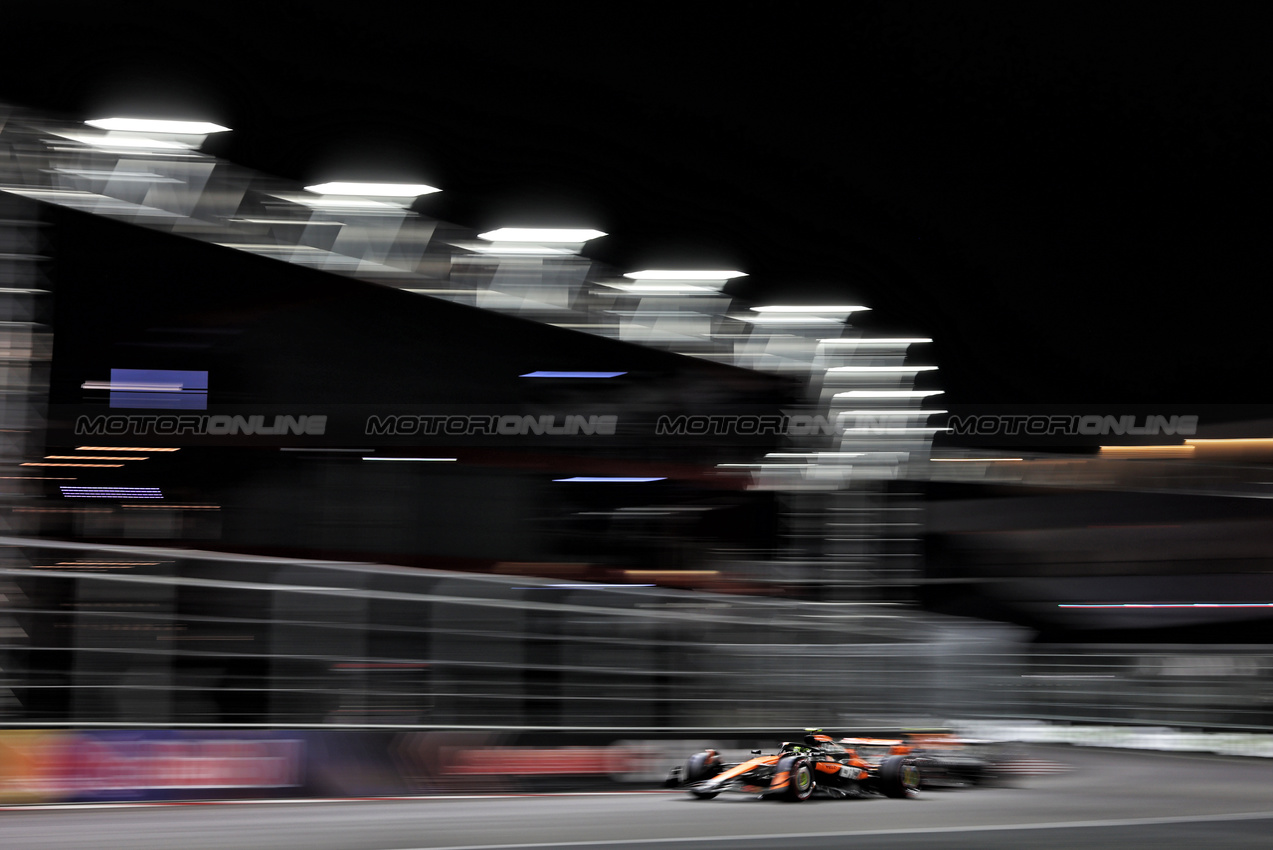 GP LAS VEGAS, Lando Norris (GBR) McLaren MCL38.

22.11.2024. Formula 1 World Championship, Rd 22, Las Vegas Grand Prix, Las Vegas, Nevada, USA, Qualifiche Day.

- www.xpbimages.com, EMail: requests@xpbimages.com © Copyright: Bearne / XPB Images