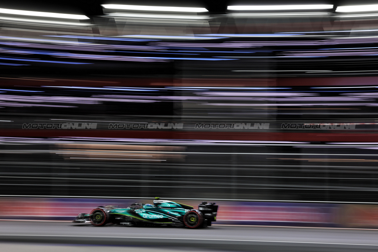 GP LAS VEGAS, Fernando Alonso (ESP) Aston Martin F1 Team AMR24.

22.11.2024. Formula 1 World Championship, Rd 22, Las Vegas Grand Prix, Las Vegas, Nevada, USA, Qualifiche Day.

- www.xpbimages.com, EMail: requests@xpbimages.com © Copyright: Bearne / XPB Images