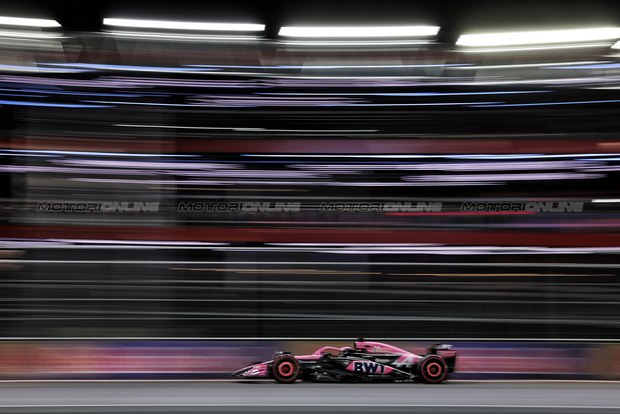 GP LAS VEGAS, Esteban Ocon (FRA) Alpine F1 Team A524.

22.11.2024. Formula 1 World Championship, Rd 22, Las Vegas Grand Prix, Las Vegas, Nevada, USA, Qualifiche Day.

- www.xpbimages.com, EMail: requests@xpbimages.com © Copyright: Bearne / XPB Images