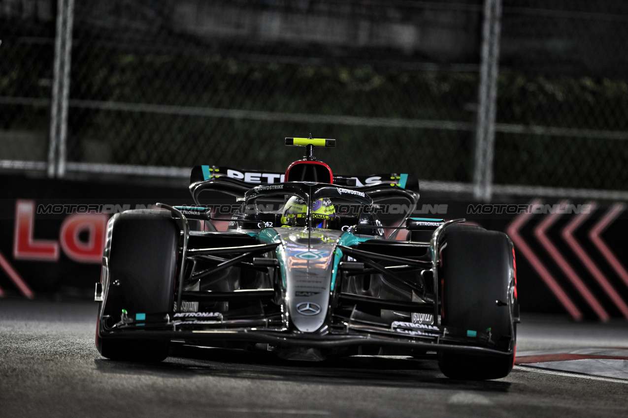GP LAS VEGAS, Lewis Hamilton (GBR) Mercedes AMG F1 W15.

22.11.2024. Formula 1 World Championship, Rd 22, Las Vegas Grand Prix, Las Vegas, Nevada, USA, Qualifiche Day.

- www.xpbimages.com, EMail: requests@xpbimages.com © Copyright: Price / XPB Images