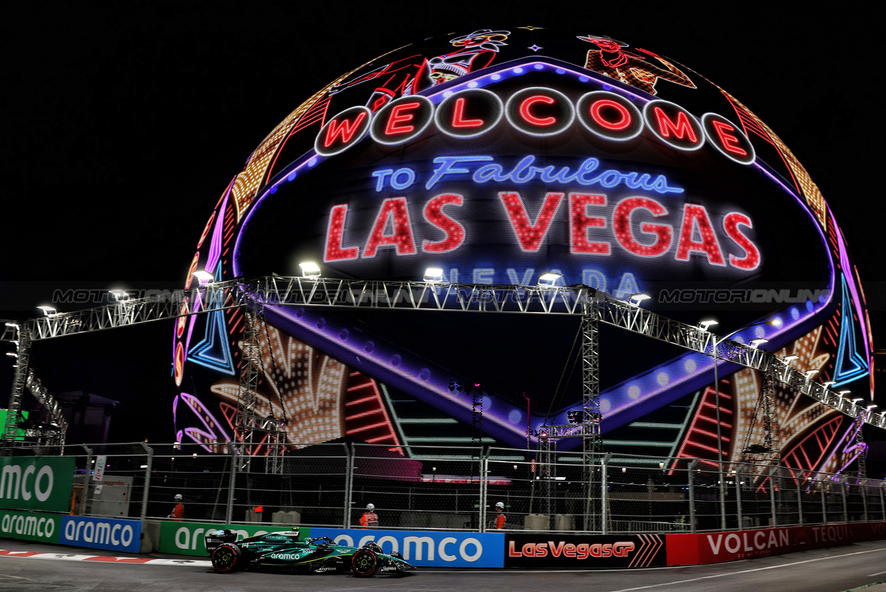 GP LAS VEGAS, Fernando Alonso (ESP) Aston Martin F1 Team AMR24.

22.11.2024. Formula 1 World Championship, Rd 22, Las Vegas Grand Prix, Las Vegas, Nevada, USA, Qualifiche Day.

 - www.xpbimages.com, EMail: requests@xpbimages.com © Copyright: Coates / XPB Images