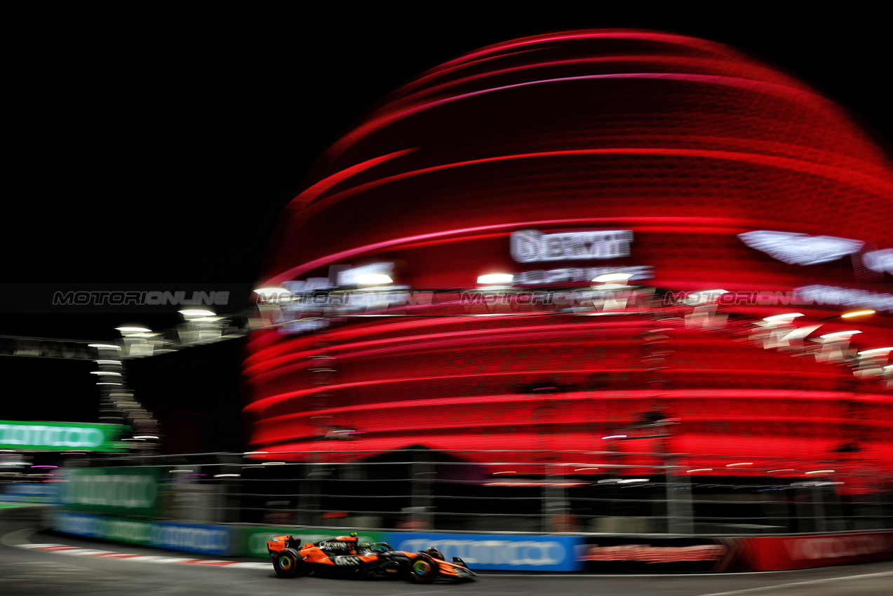 GP LAS VEGAS, Lando Norris (GBR) McLaren MCL38.

22.11.2024. Formula 1 World Championship, Rd 22, Las Vegas Grand Prix, Las Vegas, Nevada, USA, Qualifiche Day.

 - www.xpbimages.com, EMail: requests@xpbimages.com © Copyright: Coates / XPB Images