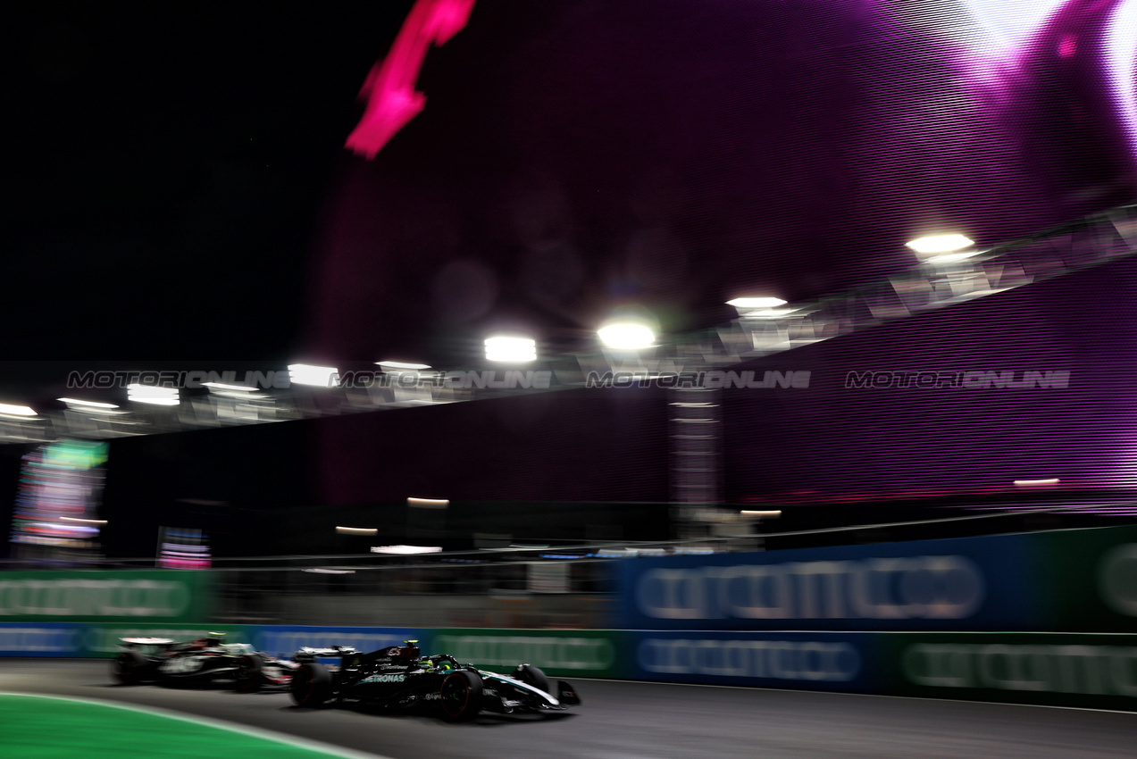 GP LAS VEGAS, Lewis Hamilton (GBR) Mercedes AMG F1 W15.

22.11.2024. Formula 1 World Championship, Rd 22, Las Vegas Grand Prix, Las Vegas, Nevada, USA, Qualifiche Day.

 - www.xpbimages.com, EMail: requests@xpbimages.com © Copyright: Coates / XPB Images