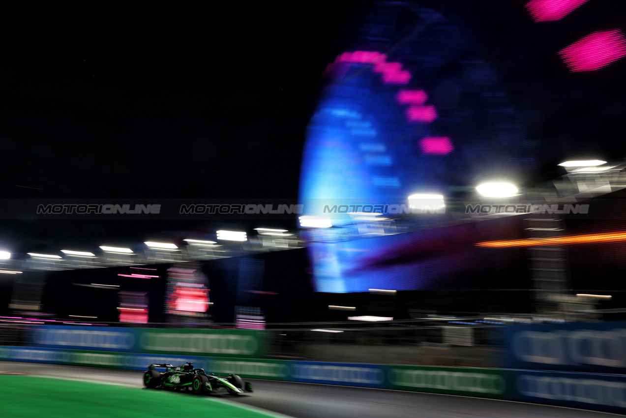 GP LAS VEGAS, Valtteri Bottas (FIN) Sauber C44.

22.11.2024. Formula 1 World Championship, Rd 22, Las Vegas Grand Prix, Las Vegas, Nevada, USA, Qualifiche Day.

 - www.xpbimages.com, EMail: requests@xpbimages.com © Copyright: Coates / XPB Images