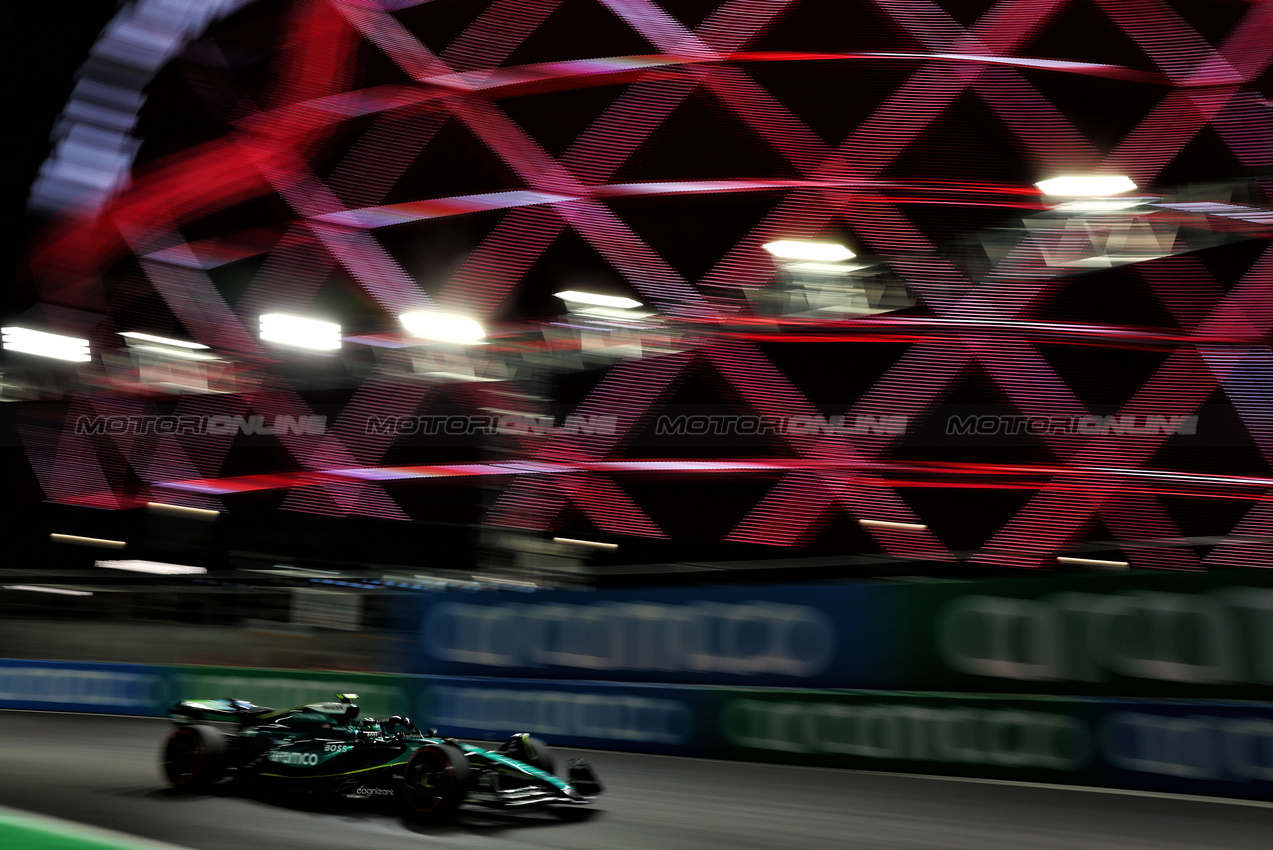 GP LAS VEGAS, Fernando Alonso (ESP) Aston Martin F1 Team AMR24.

22.11.2024. Formula 1 World Championship, Rd 22, Las Vegas Grand Prix, Las Vegas, Nevada, USA, Qualifiche Day.

 - www.xpbimages.com, EMail: requests@xpbimages.com © Copyright: Coates / XPB Images
