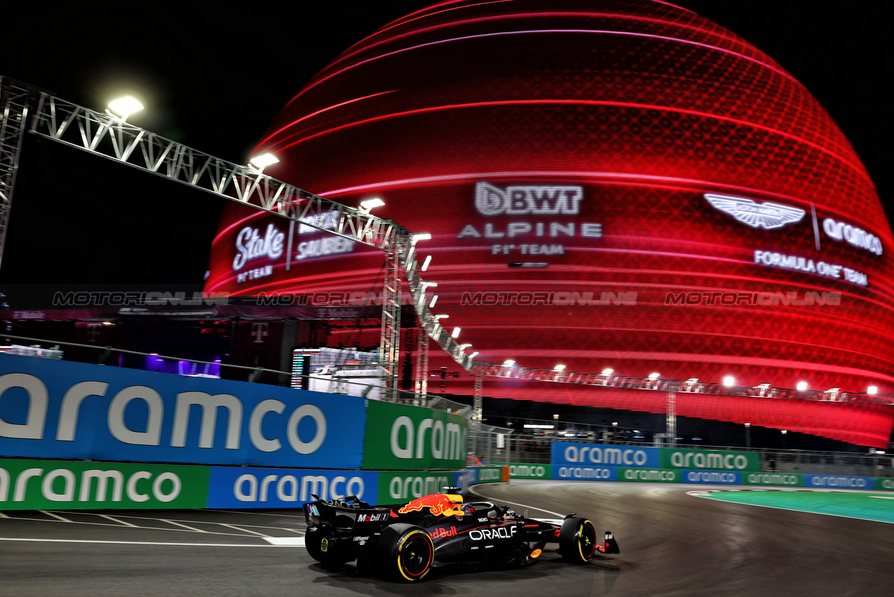 GP LAS VEGAS, Max Verstappen (NLD) Red Bull Racing RB20.

22.11.2024. Formula 1 World Championship, Rd 22, Las Vegas Grand Prix, Las Vegas, Nevada, USA, Qualifiche Day.

 - www.xpbimages.com, EMail: requests@xpbimages.com © Copyright: Coates / XPB Images