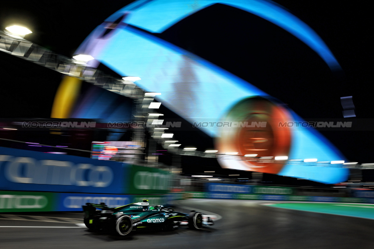 GP LAS VEGAS, Fernando Alonso (ESP) Aston Martin F1 Team AMR24.

22.11.2024. Formula 1 World Championship, Rd 22, Las Vegas Grand Prix, Las Vegas, Nevada, USA, Qualifiche Day.

 - www.xpbimages.com, EMail: requests@xpbimages.com © Copyright: Coates / XPB Images