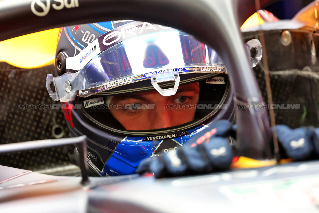 GP LAS VEGAS, Max Verstappen (NLD) Red Bull Racing RB20.

22.11.2024. Formula 1 World Championship, Rd 22, Las Vegas Grand Prix, Las Vegas, Nevada, USA, Qualifiche Day.

- www.xpbimages.com, EMail: requests@xpbimages.com © Copyright: Batchelor / XPB Images